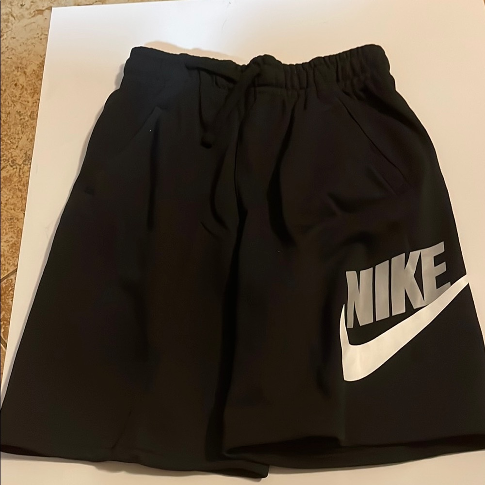 Nike Kids Black Shorts size XL standard fit 25-3